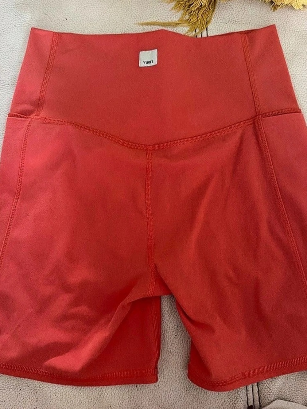 Vuori Studio Pocket Short Athletic Shorts coral Small
